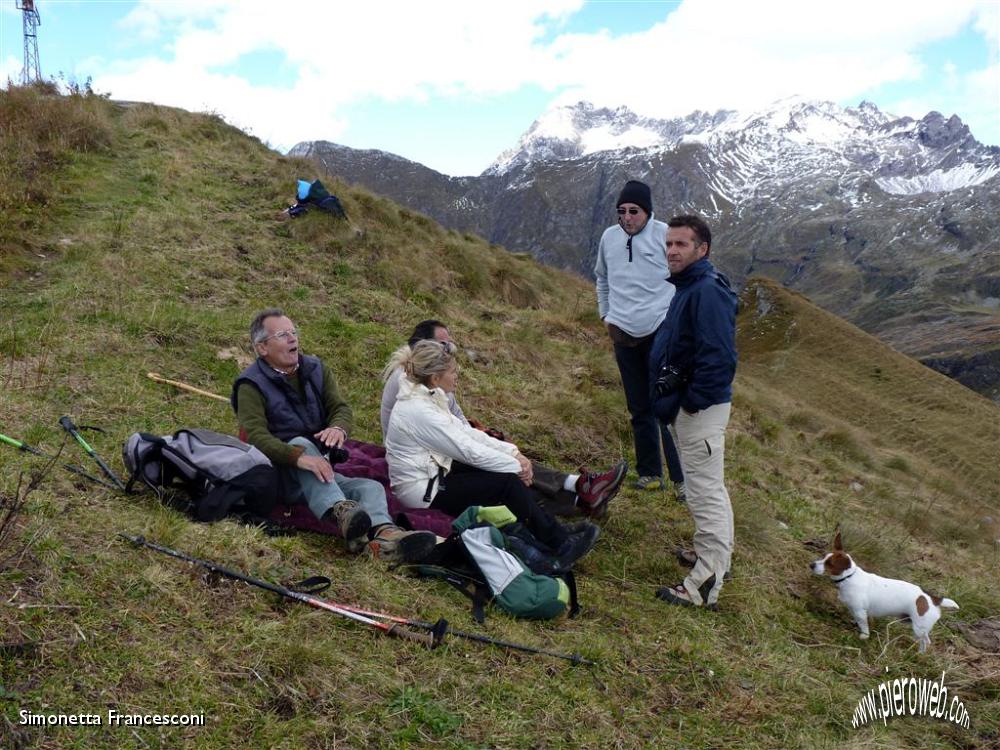 31 Intirizziti dopo pranzo in cima al Sasna.JPG